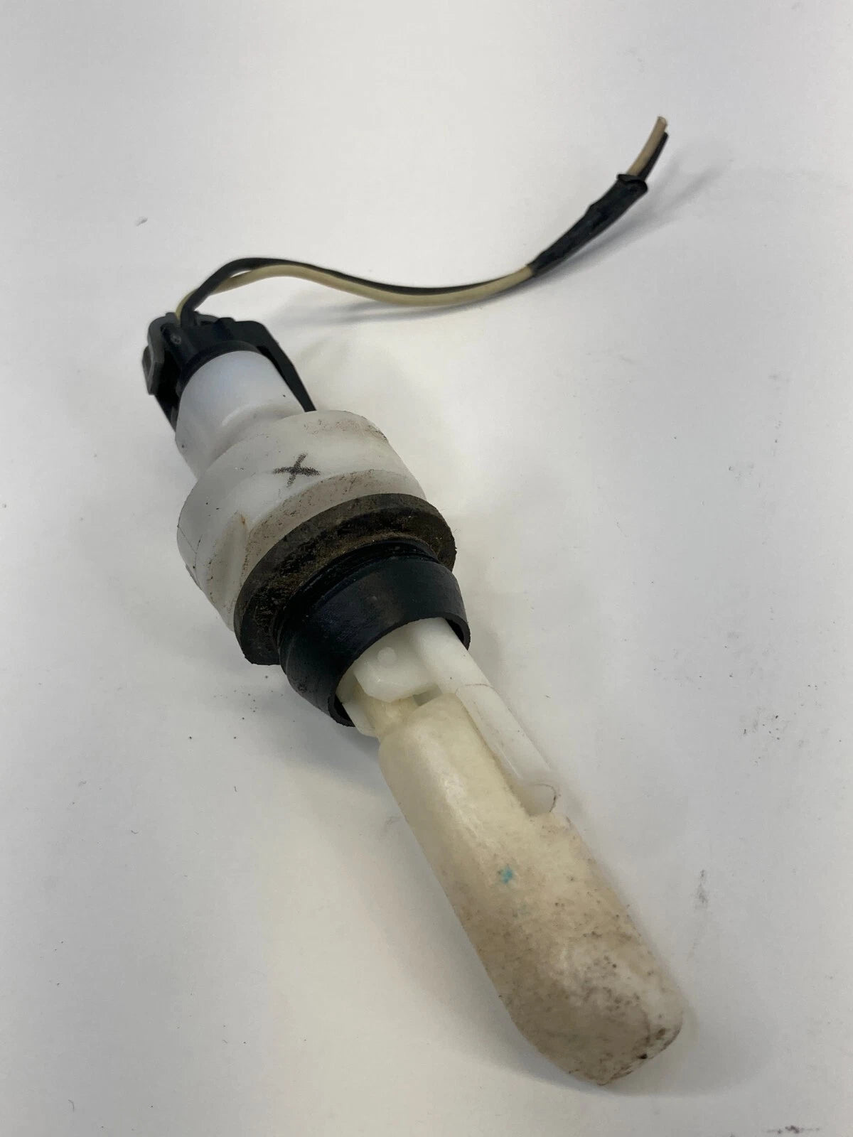 2006 2007 2008 PONTIAC GRAND PRIX WINDSHIELD WASHER FLUID LEVEL SENSOR OEM