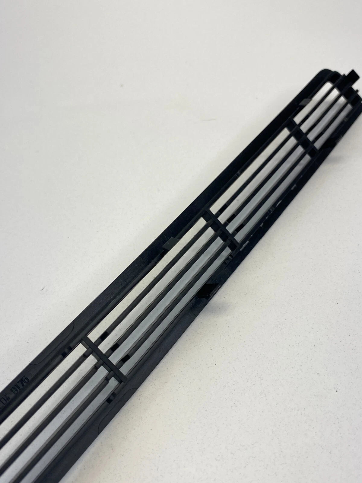 06-10 MERCEDES-BENZ R350 REAR RIGHT QUARTER PANEL TRUNK AIR VENT DEFROST TRIM