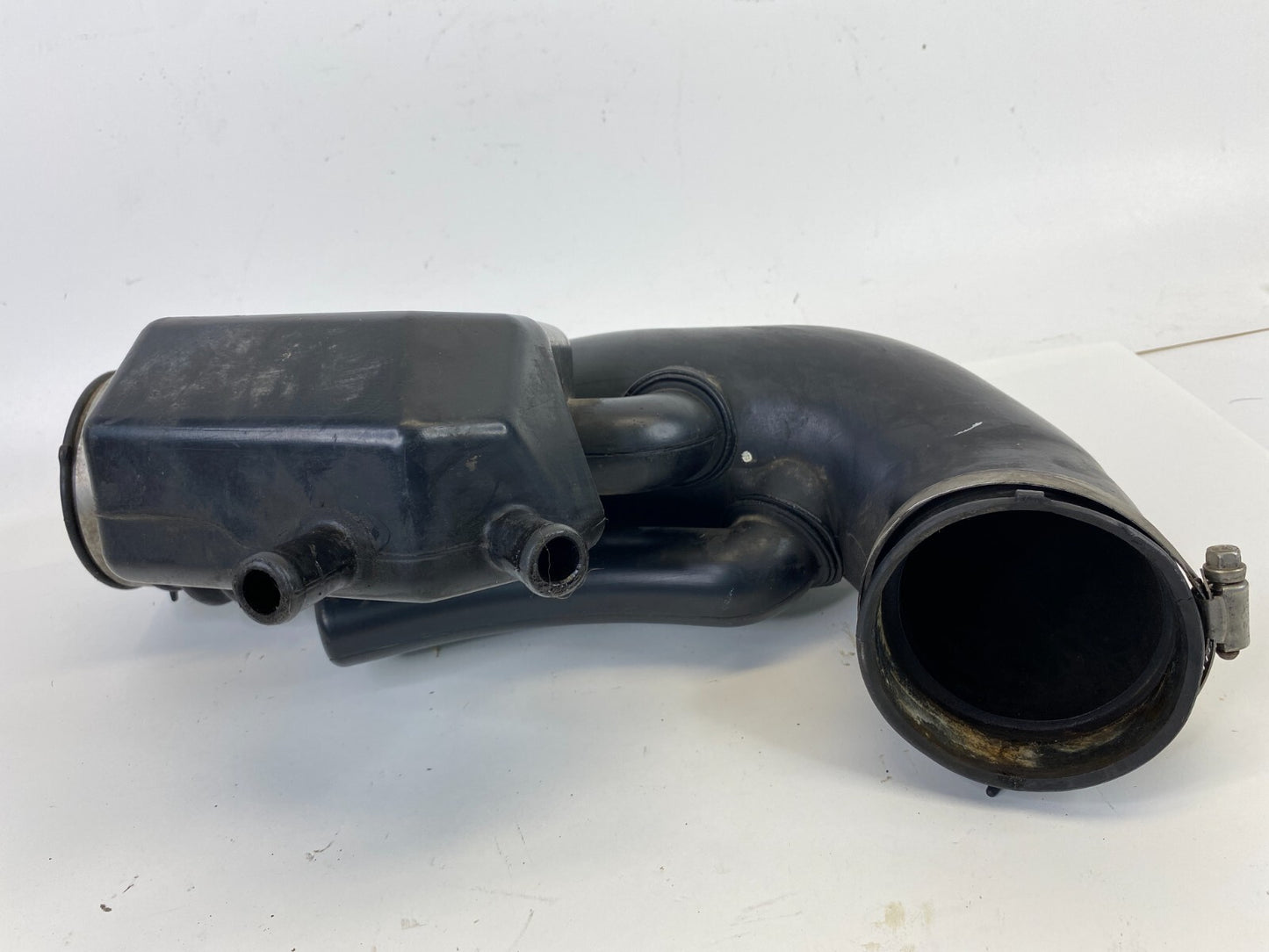 2005-2015 Nissan Armada 5.6L V8 AT Air Intake Cleaner Hose Tube Duct Pipe OEM