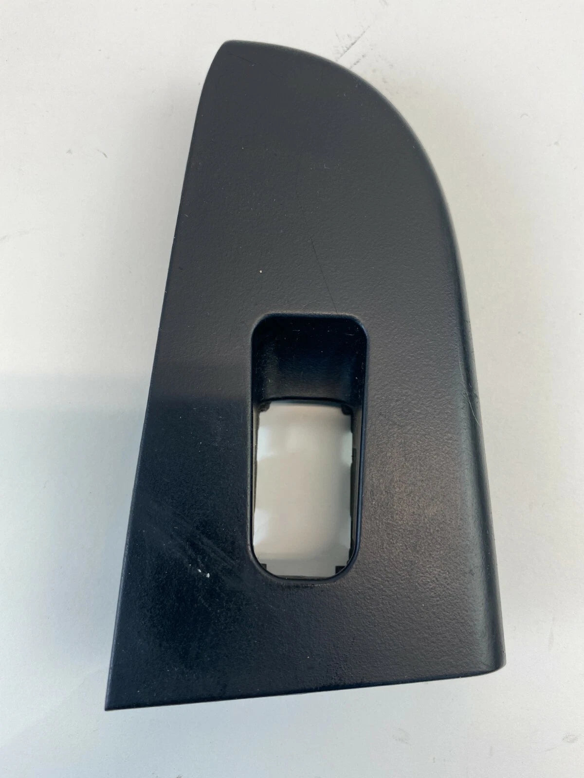 07-10 HYUNDAI ELANTRA SEDAN REAR LEFT BACK DOOR WINDOW SWITCH BEZEL 935802H000