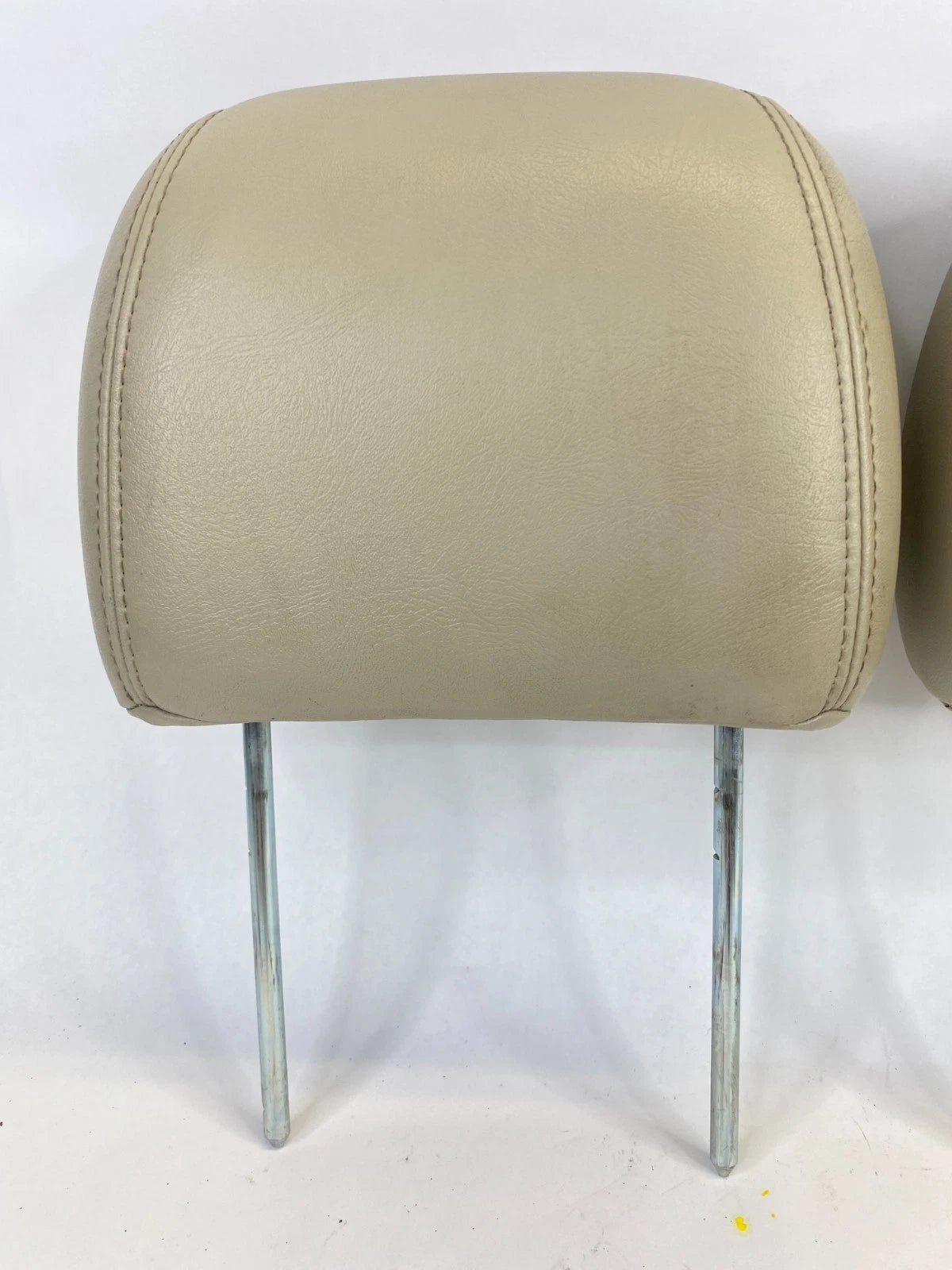 2003-2006 CHEVROLET TAHOE FRONT LEFT & RIGHT SEAT HEADREST HEAD REST PAIR SET