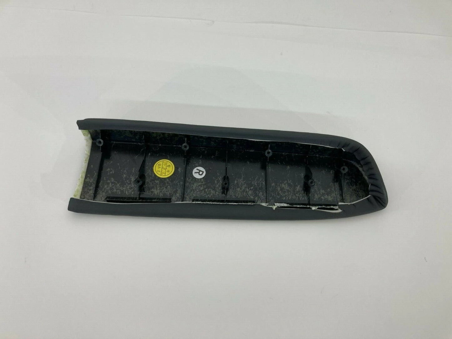 2003 KIA SORENTO REAR RIGHT SIDE DOOR PANEL ARMREST ARM REST OEM