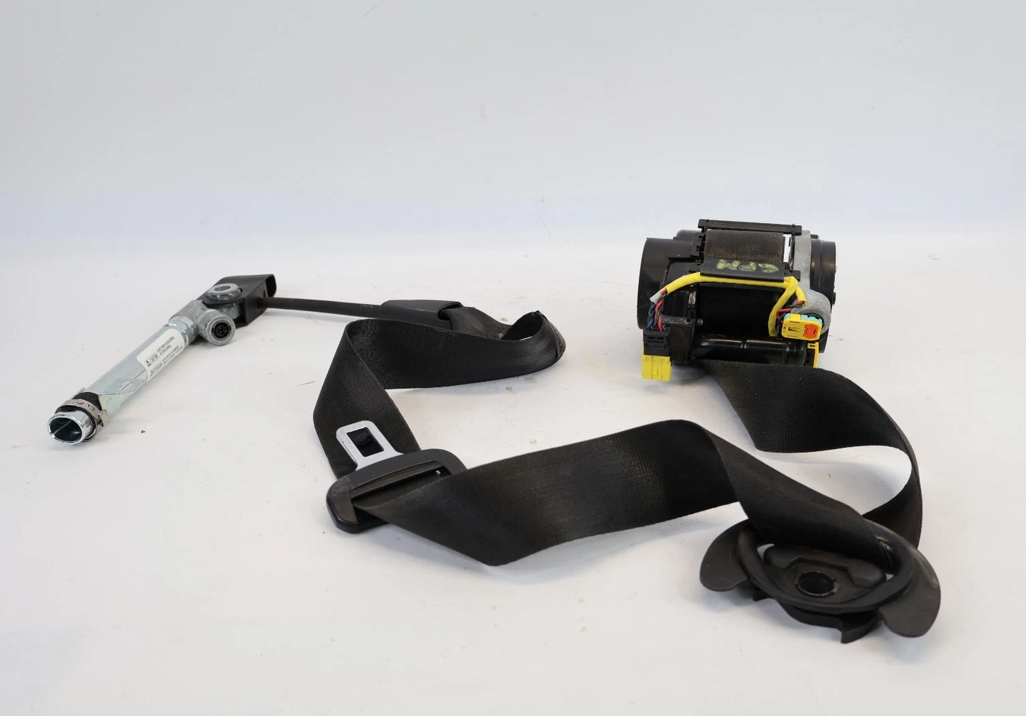 2012-2015 VOLKSWAGEN PASSAT FRONT LEFT DRIVER SEAT BELT RETRACTOR 561857705D OEM