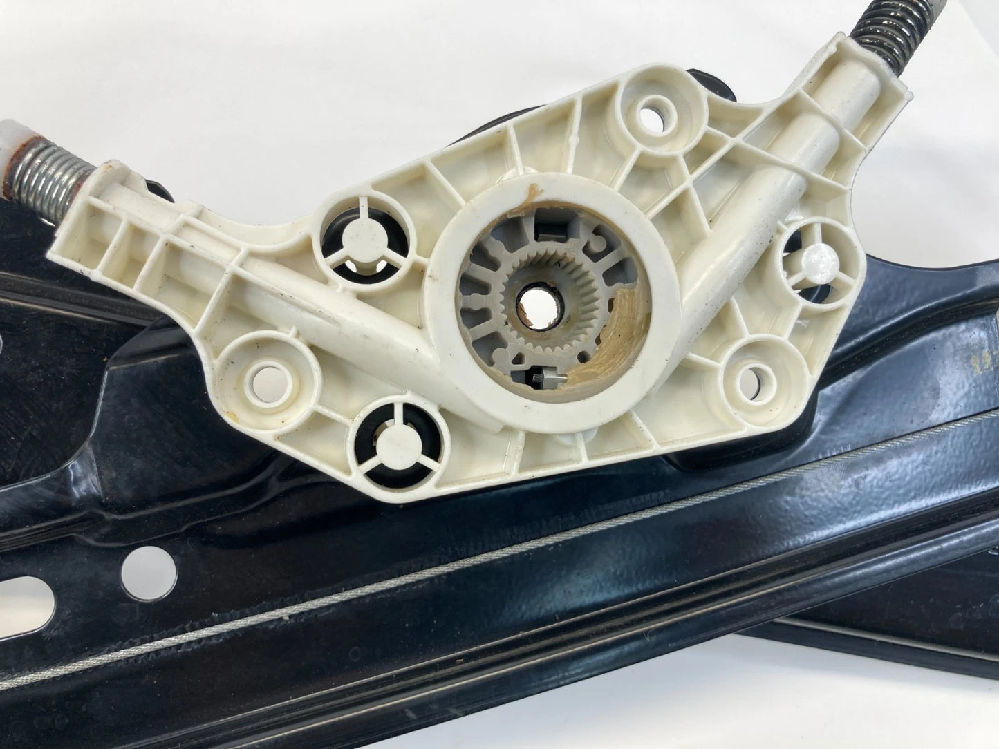 2004-2007 BMW 525I 530I SEDAN FRONT RIGHT SIDE POWER DOOR WINDOW REGULATOR