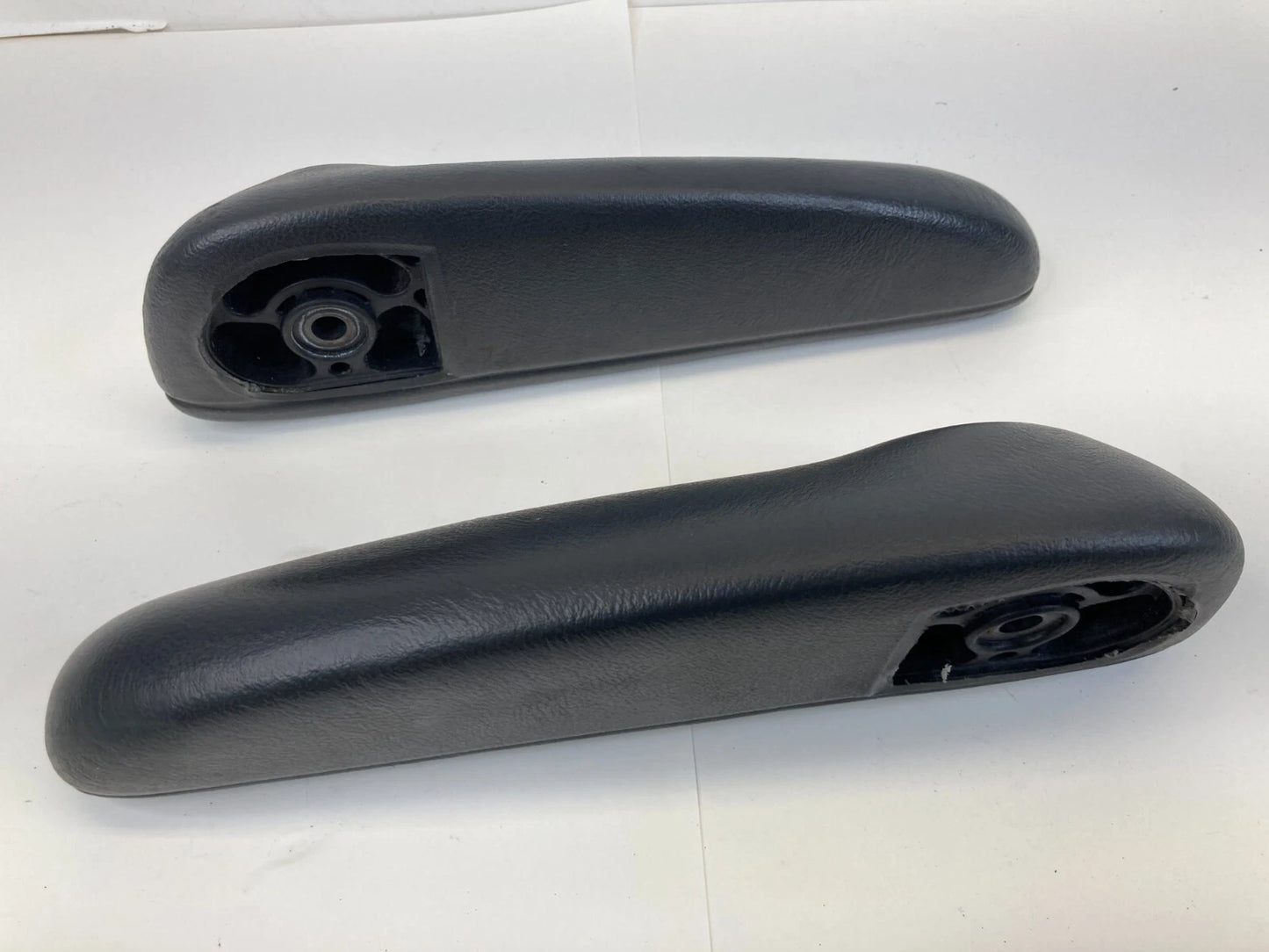 2003-2005 CHRYSLER PT CRUISER FRONT LEFT & RIGHT SIDE SEAT ARMREST ARM REST PAIR
