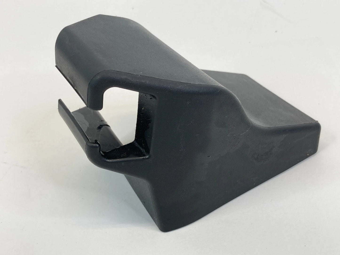 04-06 TOYOTA CAMRY FRONT RIGHT SEAT INNER TRACK END CAP COVER TRIM 72157-AA020