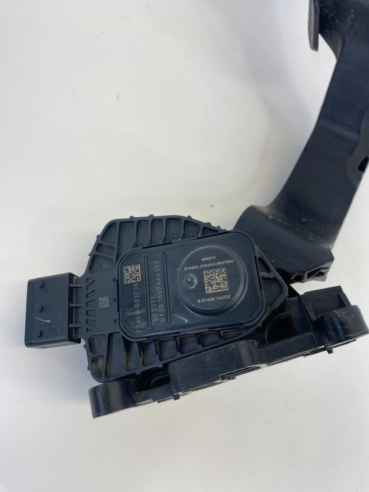 2015-2017 Chrysler 200 2.4L A/T Accelerator Gas Throttle Pedal 04581697AA OEM