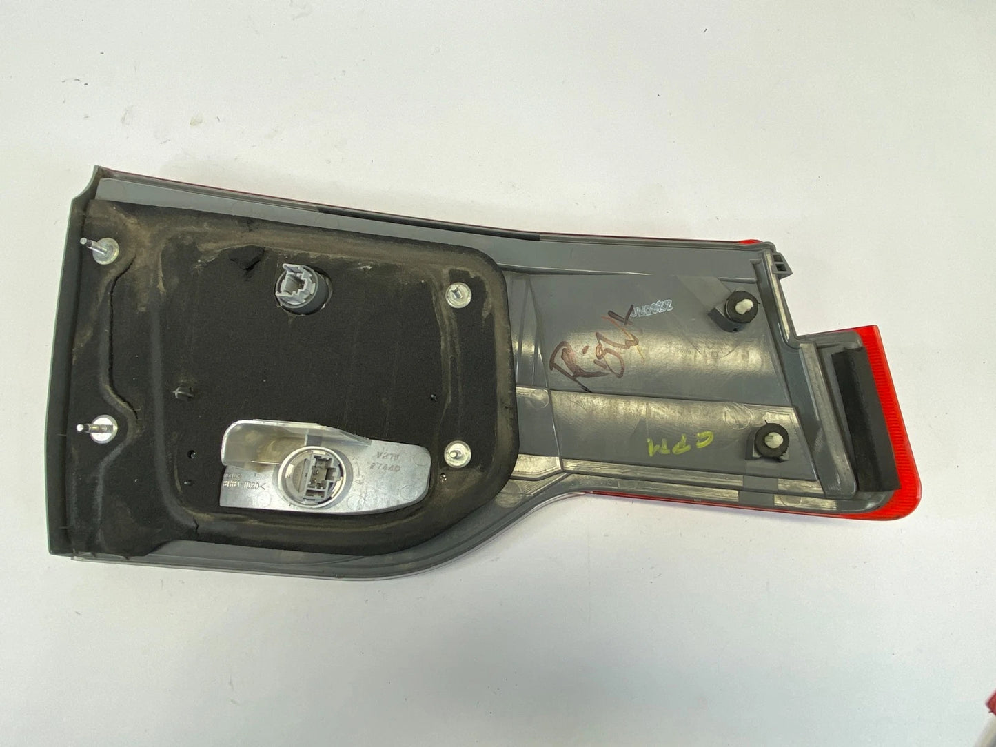 2008-2010 HONDA ODYSSEY RIGHT PASSENGER SIDE INNER TRUNK GATE TAIL LIGHT OEM