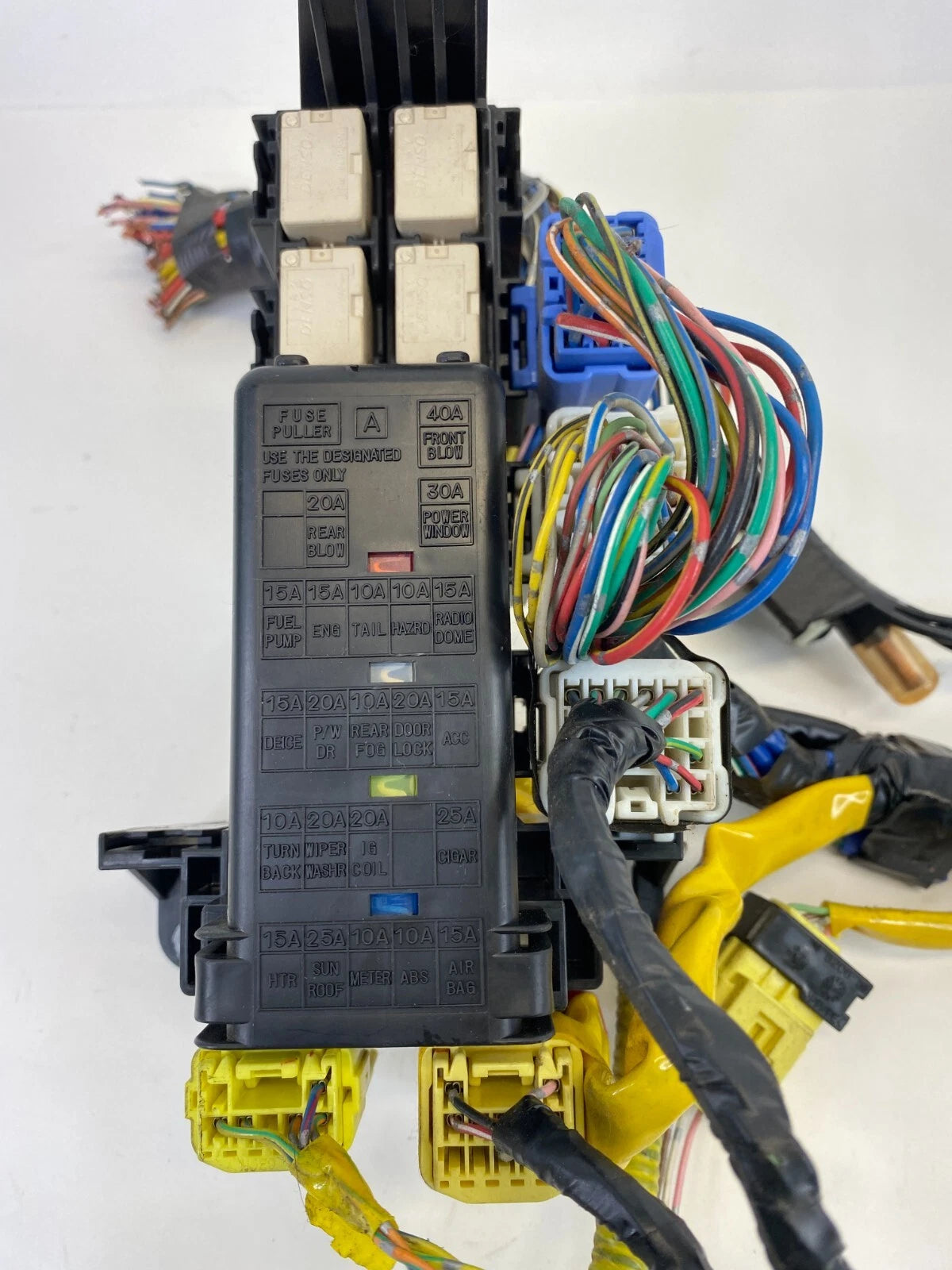 2003 2004 SUZUKI XL-7 INTERIOR UNDER DASH LEFT SIDE FUSE RELAY JUNCTION BOX OEM