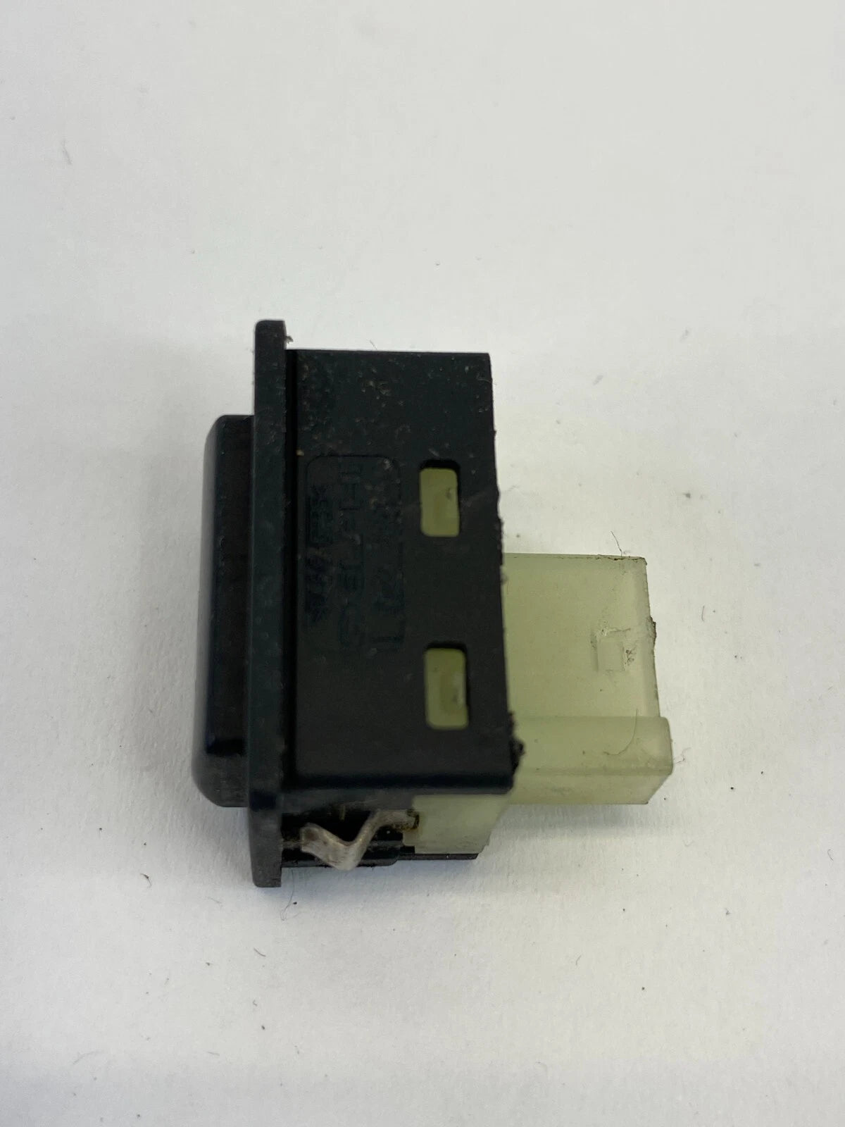 2004 2005 2006 2007 530I 525I TRUNK LID RELEASE CONTROL SWITCH BUTTON OEM