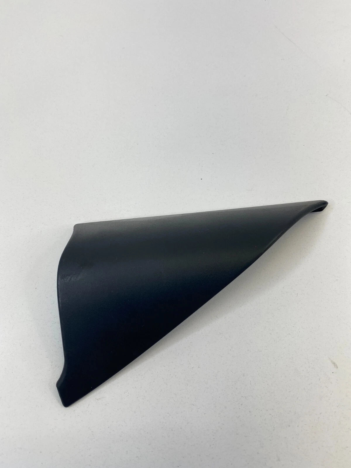 06-11 AUDI A6 05-11 A6 QUATTRO REAR RIGHT DOOR WINDOW CORNER COVER 4F0857570