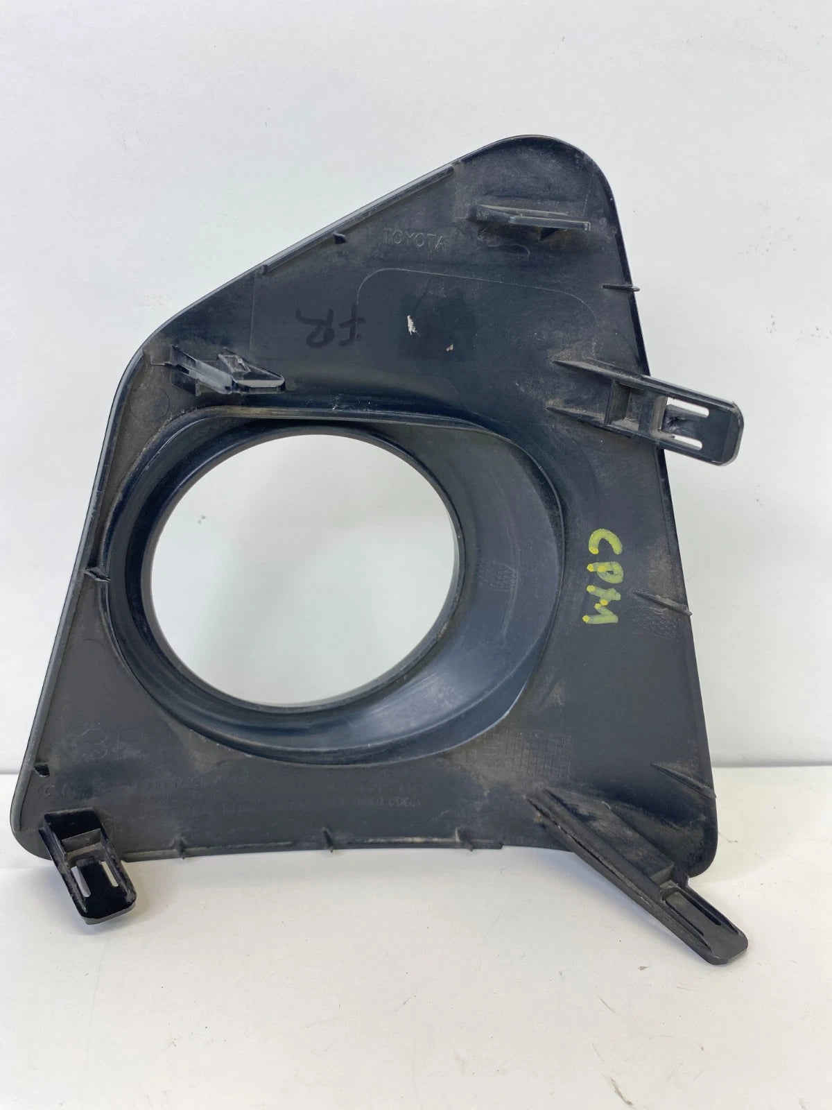 2014-2016 TOYOTA COROLLA FRONT RIGHT FOG LIGHT COVER BEZEL UNIT OEM 81481-02380