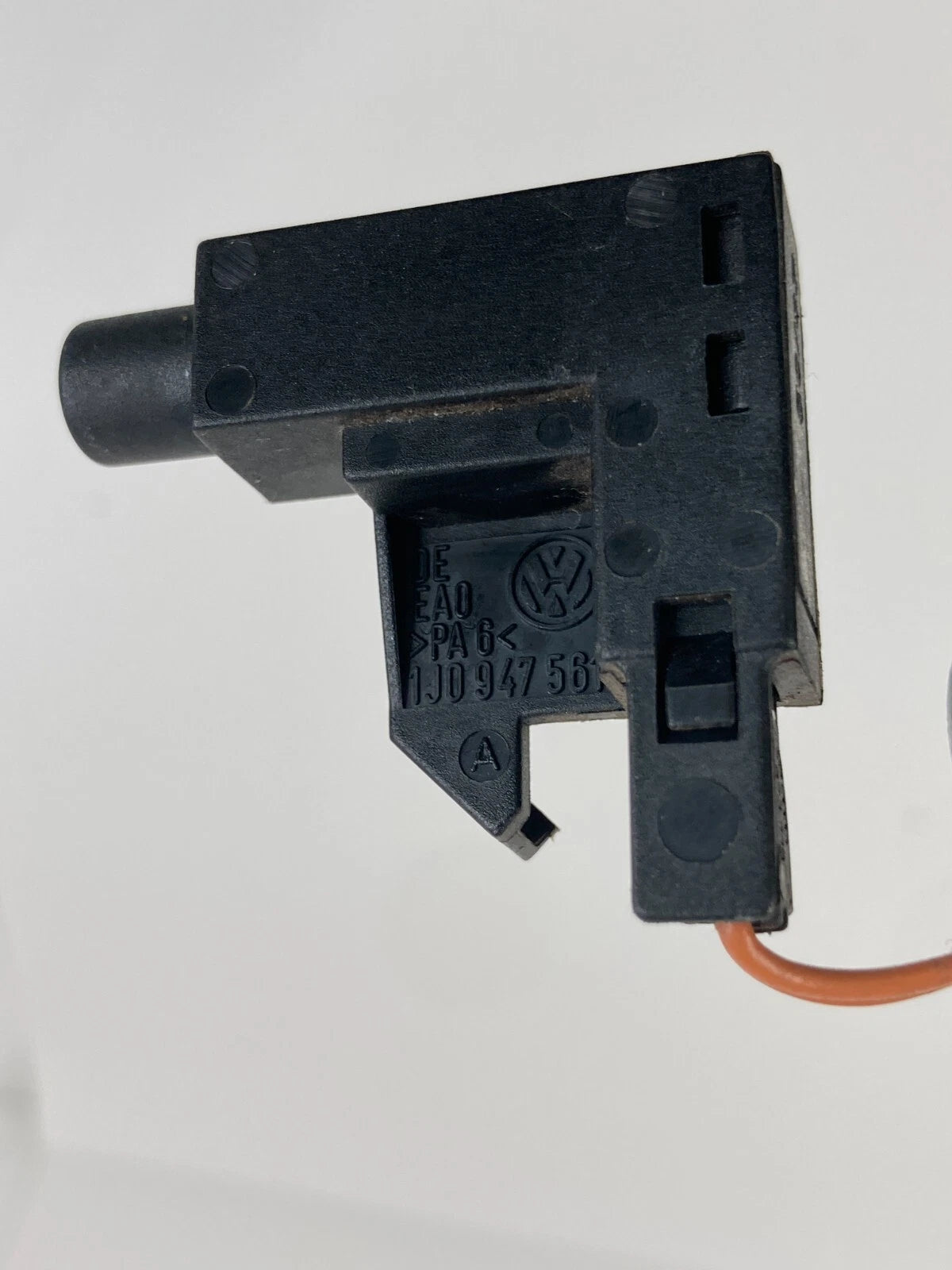 1998-2010 VOLKSWAGEN BEETLE GLOVE BOX COUTESY LIGHT LAMP W/ PARKING BRAKE SENSOR