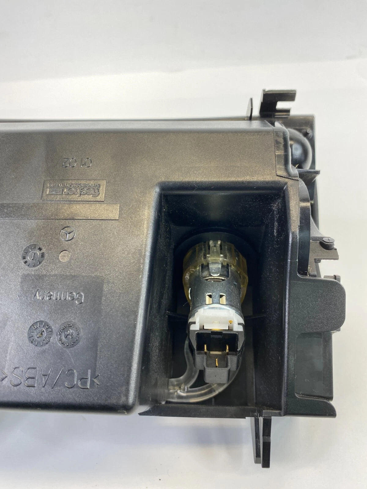 2003-2006 MERCEDES BENZ E500 CENTER DASH ASHTRAY ASH TRAY STORAGE A2118101330