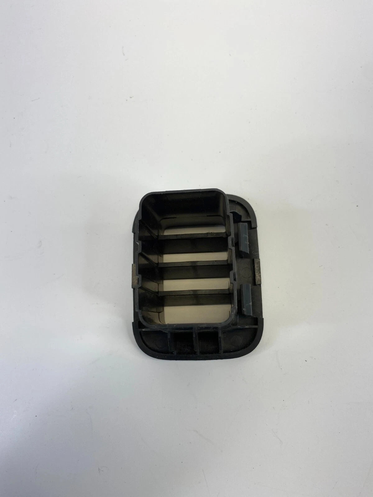 2009-2012 CHEVY TRAVERSE LOWER CENTER CONSOLE A/C AIR VENT DUCT GRILL OUTLET