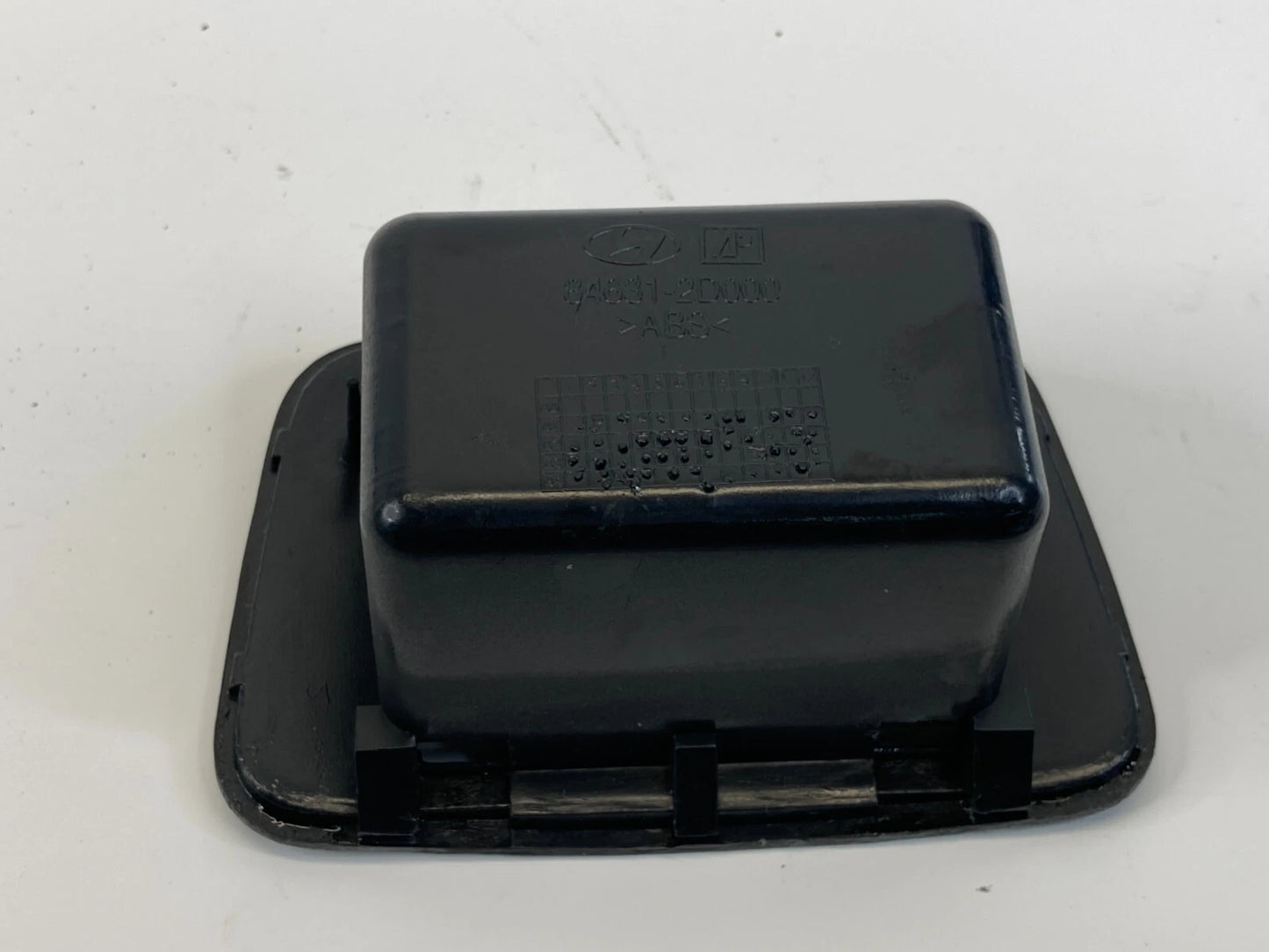 2001-2006 HYUNDAI ELANTRA REAR CENTER CONSOLE ASHTRAY STORAGE TRAY 84631-2D000