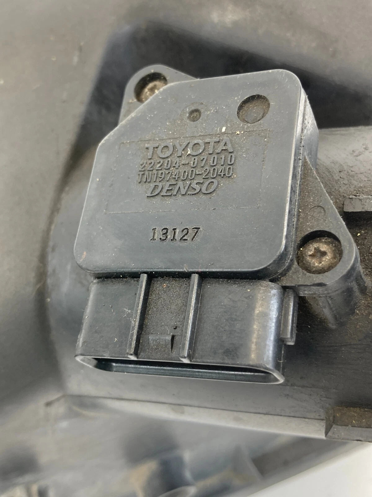 2002 2003 TOYOTA SOLARA 2.4L L4 AIR INTAKE CLEANER BOX UPPER COVER W MASS SENSOR