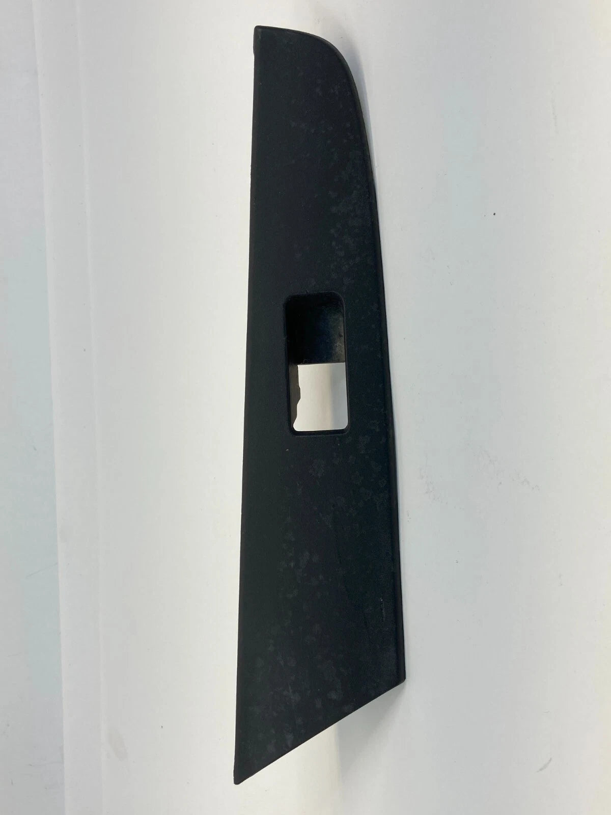 04-09 MAZDA 3 MAZDA3 SEDAN REAR LEFT DOOR WINDOW SWITCH BEZEL TRIM B32H-5581J