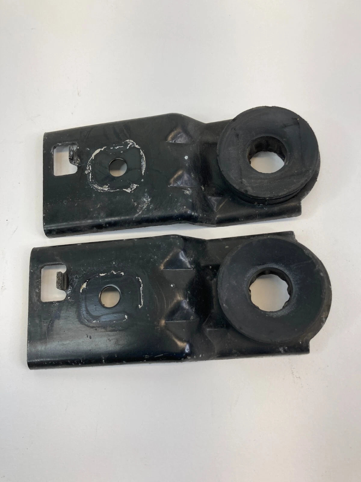1998-2002 LINCOLN TOWN CAR MOUNT RADIATOR BRACKET MOUNT PAIR SET OEM