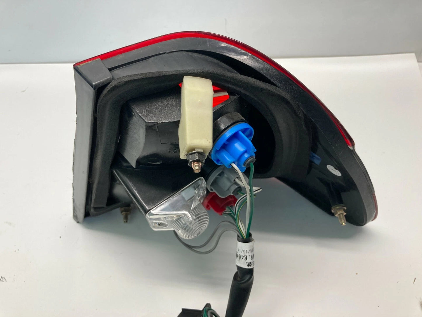 2001 BMW 3-SERIES 325I SEDAN REAR LEFT OUTER TAILLIGHT TAIL LAMP ASSEMBLY