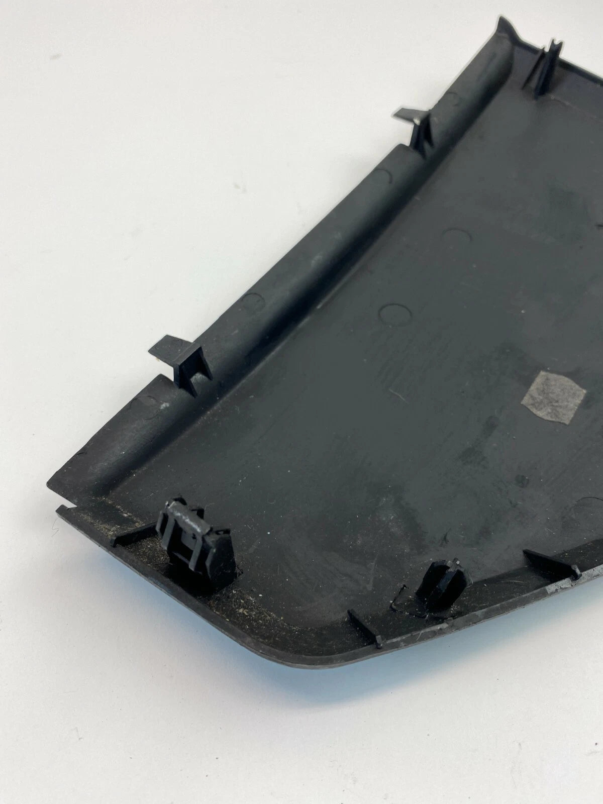 98-10 VW BEETLE DASH INSTRUMENT PANEL RIGHT SIDE END CAP COVER TRIM 1C1-858-248