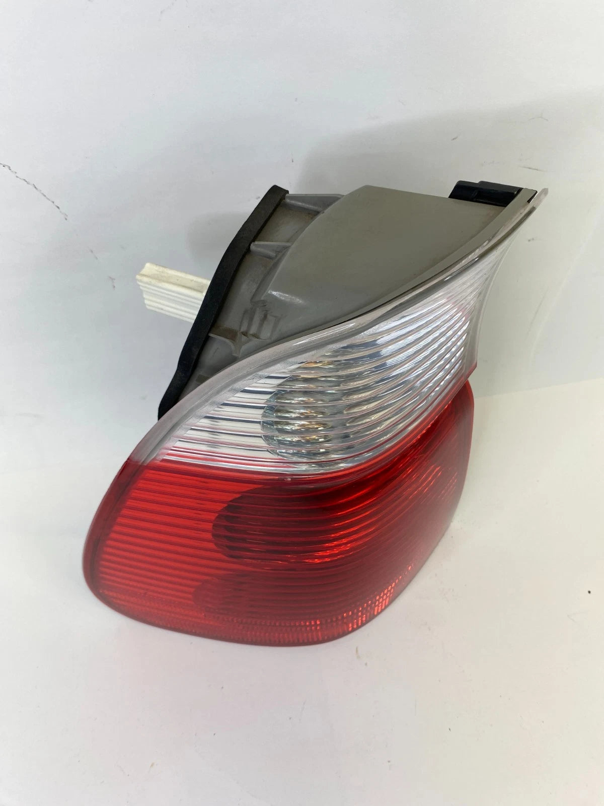 2004 2005 2006 BMW X5 LEFT OUTER SIDE TAIL LIGHT TAILLIGHT LAMP 63217164469 OEM