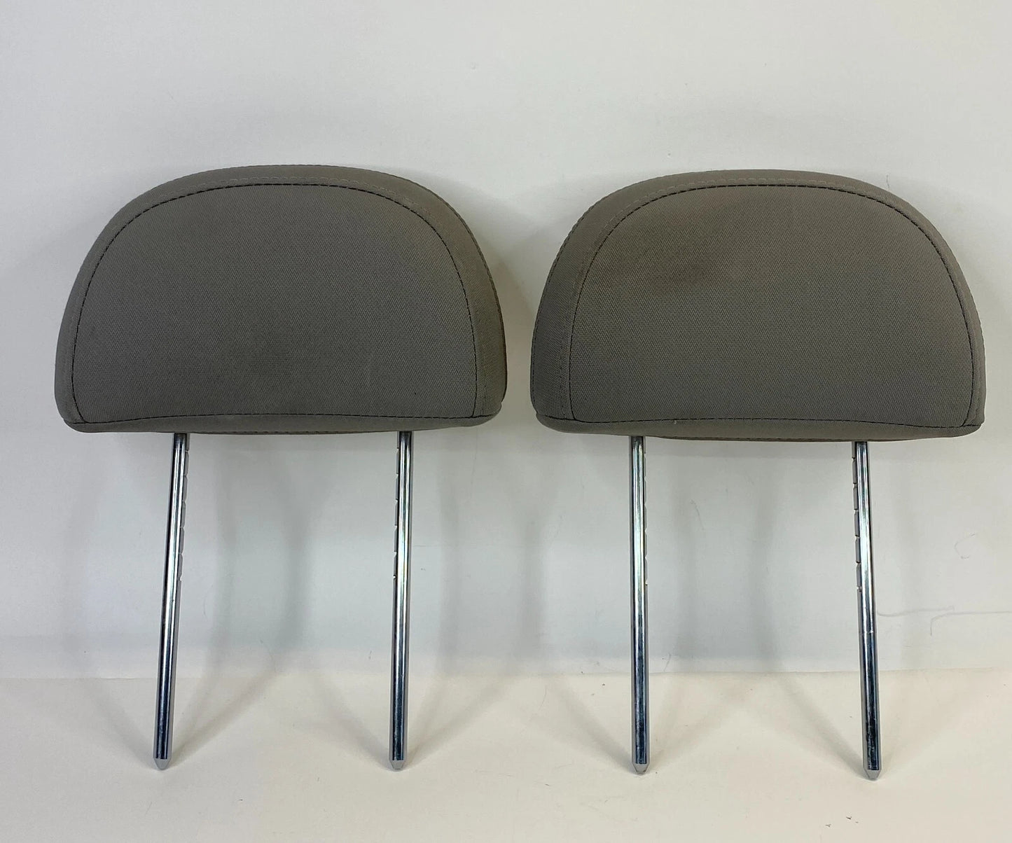 2008-2010 SATURN VUE REAR SEAT HEADREST HEAD REST LEFT & RIGHT PAIR SET OEM