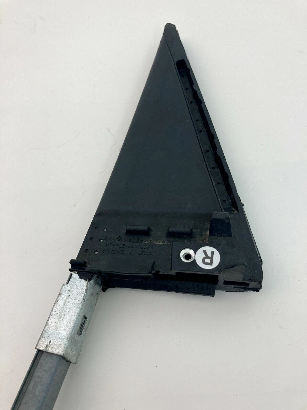 2003-2008 TOYOTA MATRIX REAR RIGHT EXTERIOR CORNER COVER TRIM BEZEL 05031MP2 OEM