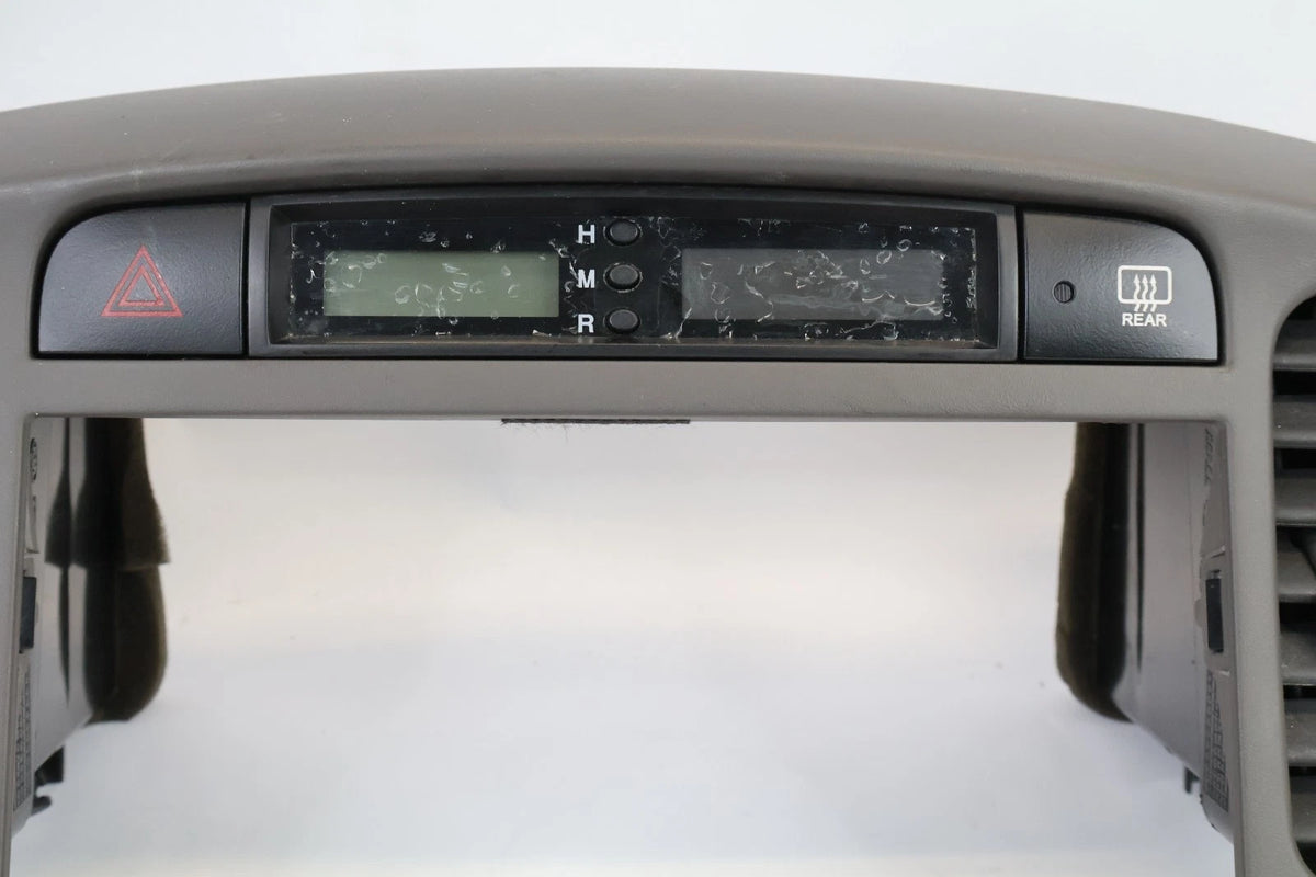 06-11 HYUNDAI ACCENT CENTER DASH RADIO CLIMATE BEZEL PANEL W VENTS & CLOCK OEM