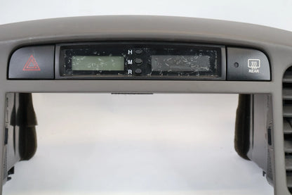 06-11 HYUNDAI ACCENT CENTER DASH RADIO CLIMATE BEZEL PANEL W VENTS & CLOCK OEM