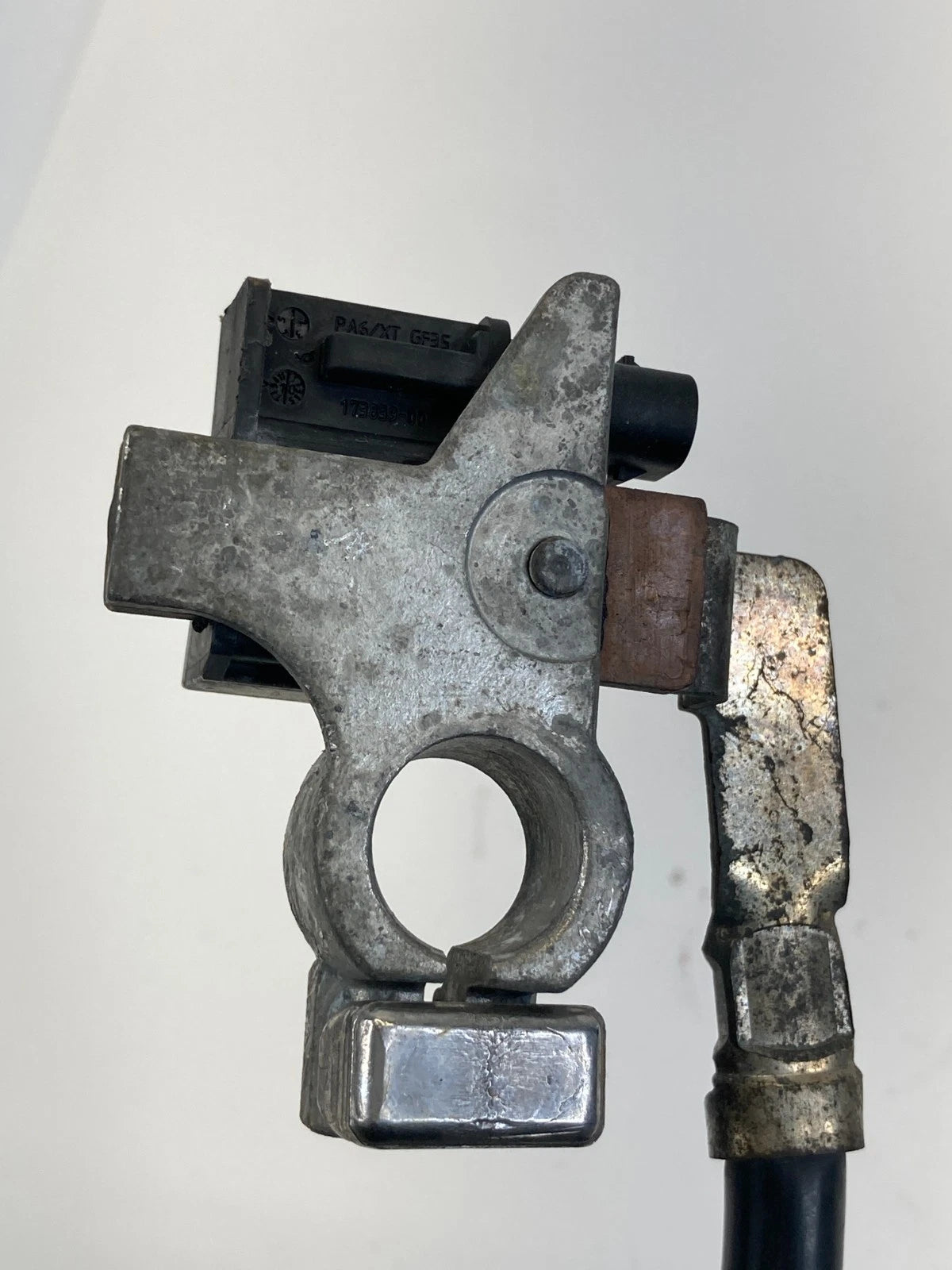 2011-2018 Volvo S60 Negative Battery Cable Ground Wiring Terminal 30659268 OEM