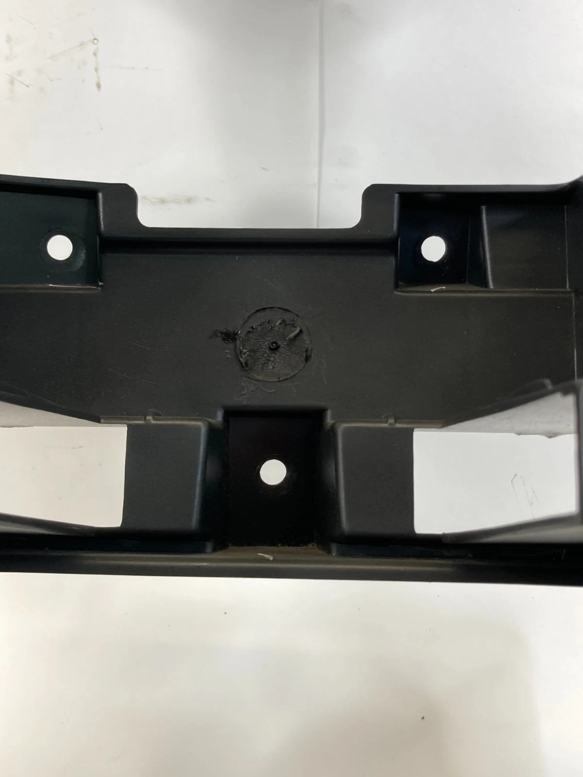2004-2007 CADILLAC CTS CENTER DASH PANEL RADIO FRAME HOUSING TRIM BEZEL ASSY OEM