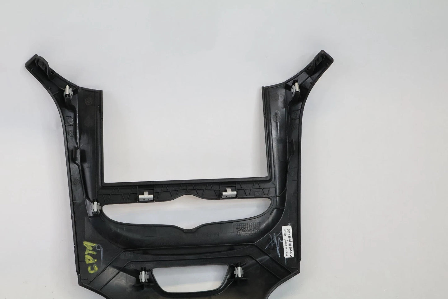 16-19 CHEVROLET CRUZE CENTER DASH RADIO BEZEL TRIM PANEL SURROUND OEM 84068492
