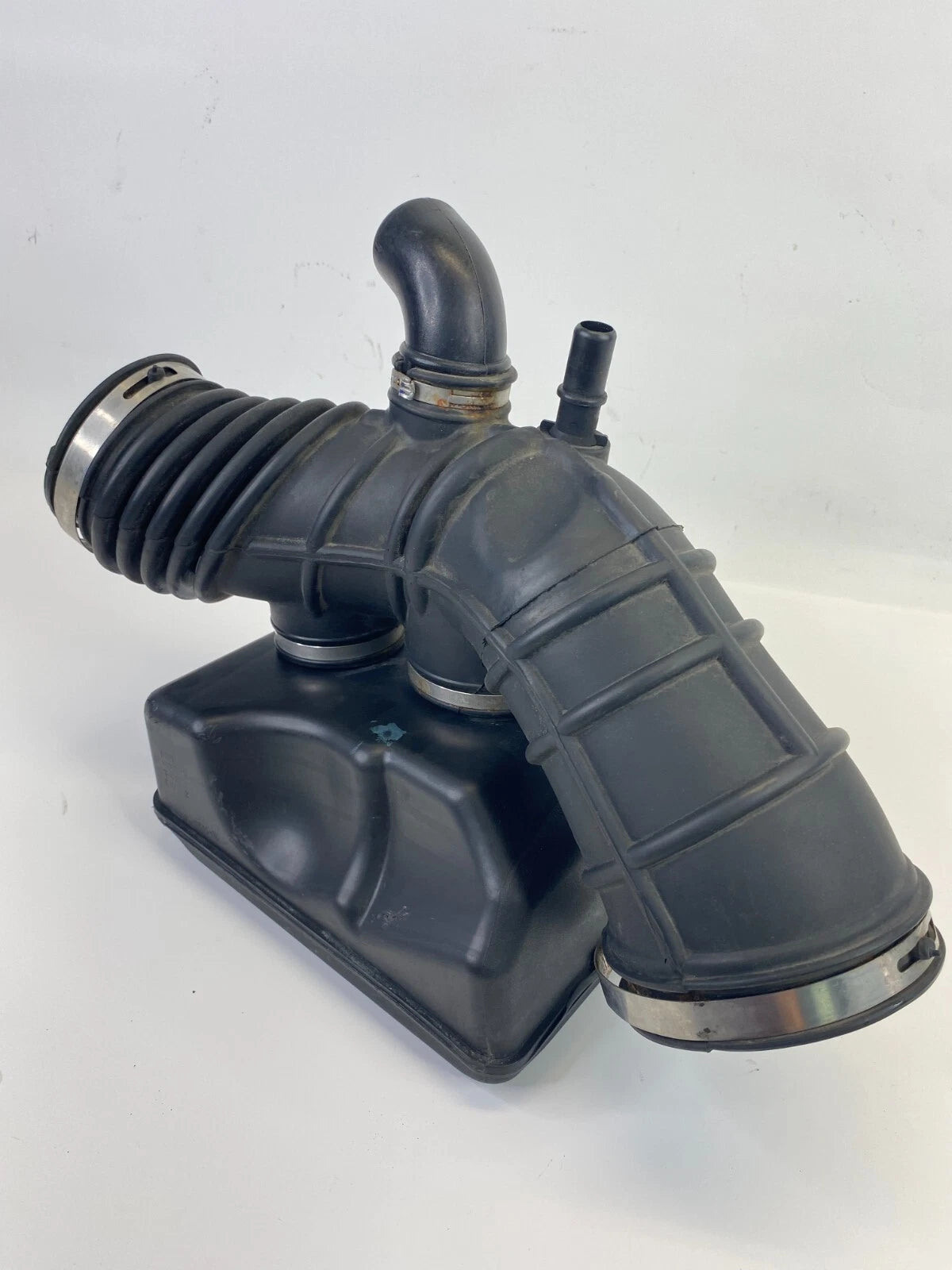 2009-2012 FORD FLEX AIR INTAKE CLEANER RESONATOR HOSE DUCT TUBE VP8G1U-9F764-AC