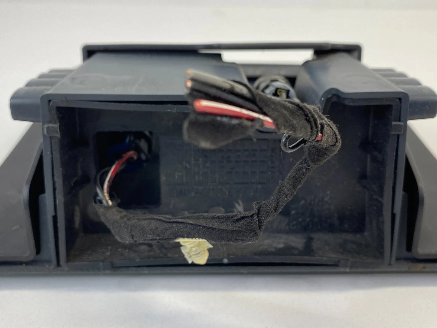 2006 2007 CADILLAC DTS INSTRUMENT PANEL CENTER ASH TRAY ASHTRAY L005277AA