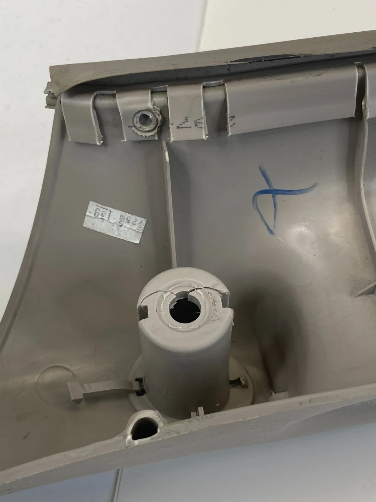 2003 2005 DODGE RAM 1500 2500 RIGHT PASSENGER A PILLAR TRIM GRAB HANDLE OEM