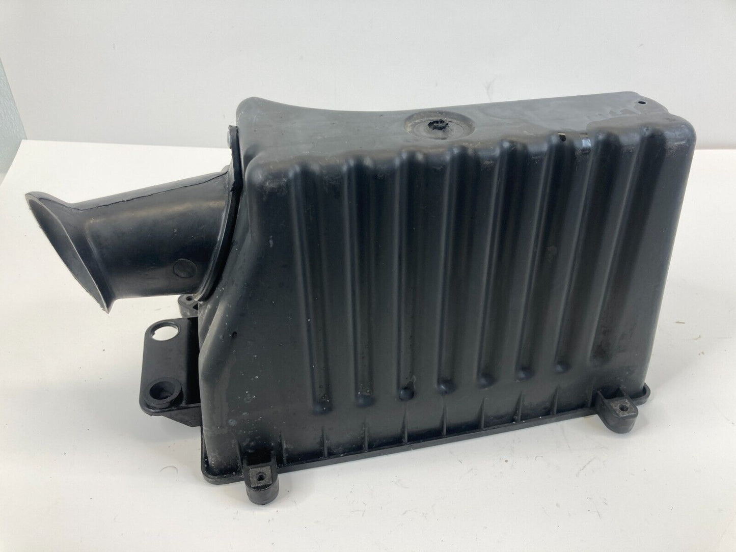 1998-2003 Chevrolet S10 Air Intake Cleaner Filter Box Housing Lower 25099905 OEM