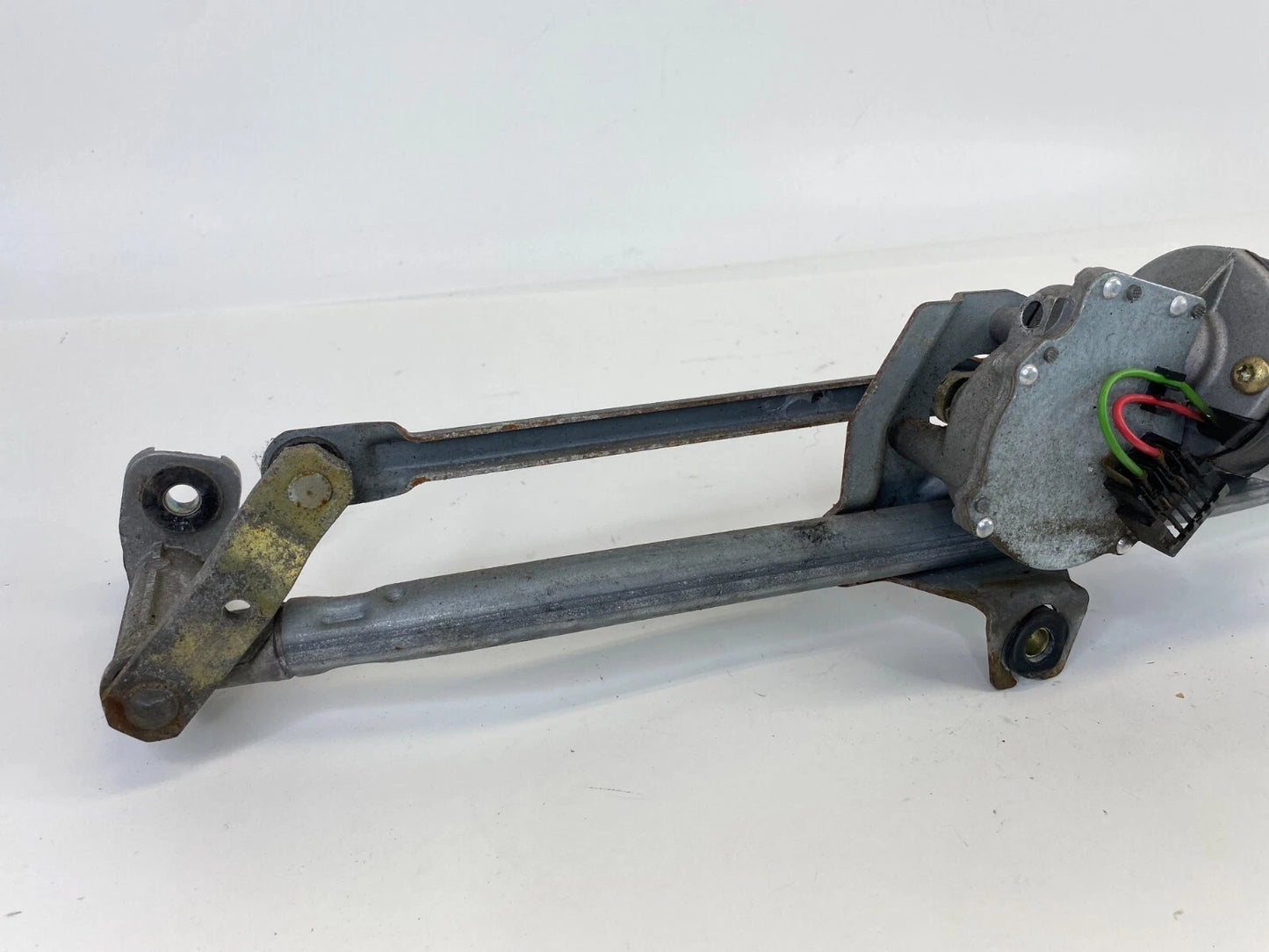 1998-2010 VOLSKWAGEN BEETLE FRONT WINDSHIELD WIPER MOTOR W/ LINKAGE OEM