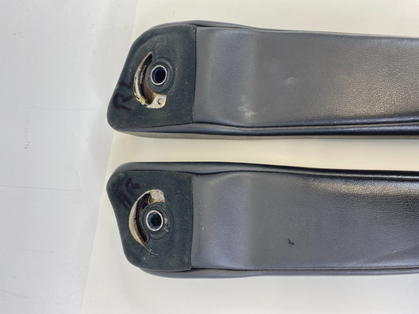 2008-2012 Buick Enclave 2nd Row Rear Left & Right Seat Armrest Arm Rest Pair