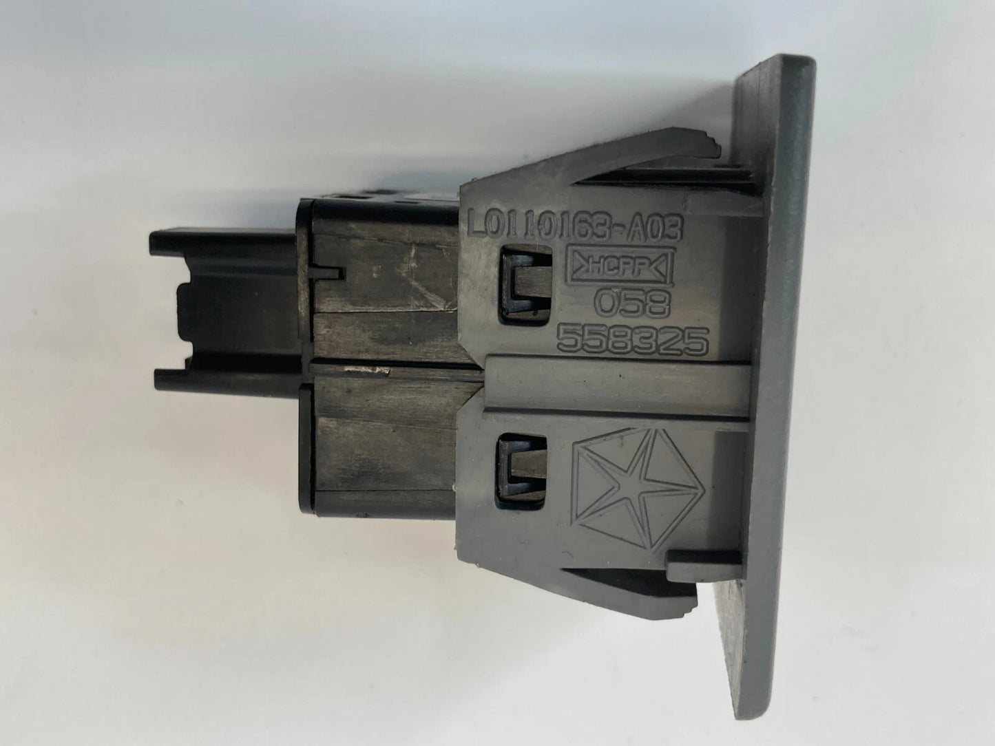 2008-2010 CHRYSLER TOWN & COUNTRY POWER INVERTER SWITCH BUTTON W/ BEZEL TRIM OEM