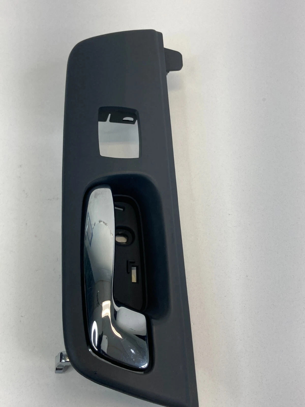 2006-2011 CADILLAC DTS REAR PASSENGER RIGHT INNER DOOR HANDLE BEZEL OEM PCABS002
