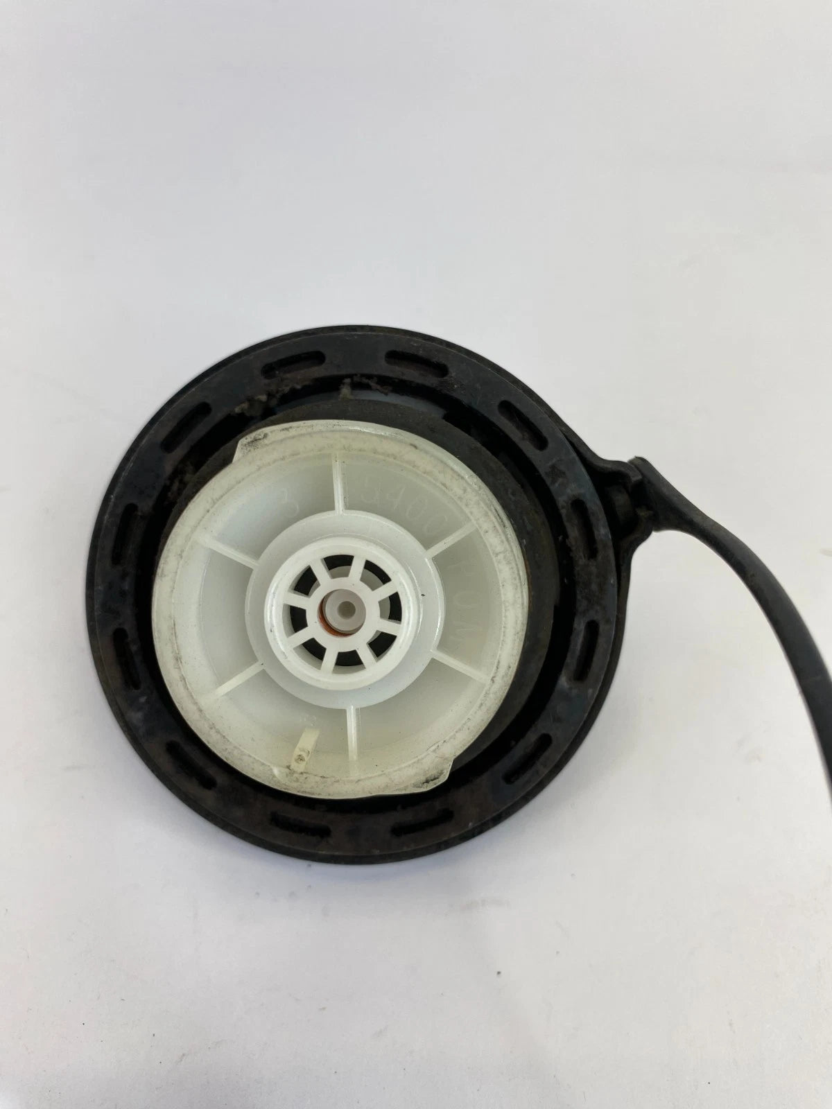 2007-2023 HYUNDAI SONATA 2007-2010 SANTA FE REAR FUEL TANK FILLER GAS CAP OEM