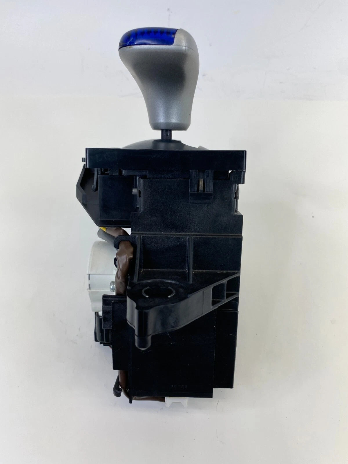 2010-2015 TOYOTA PRIUS AUTOMATIC GEAR SHIFTER SELECTOR CENTER CONSOLE OEM 75C583