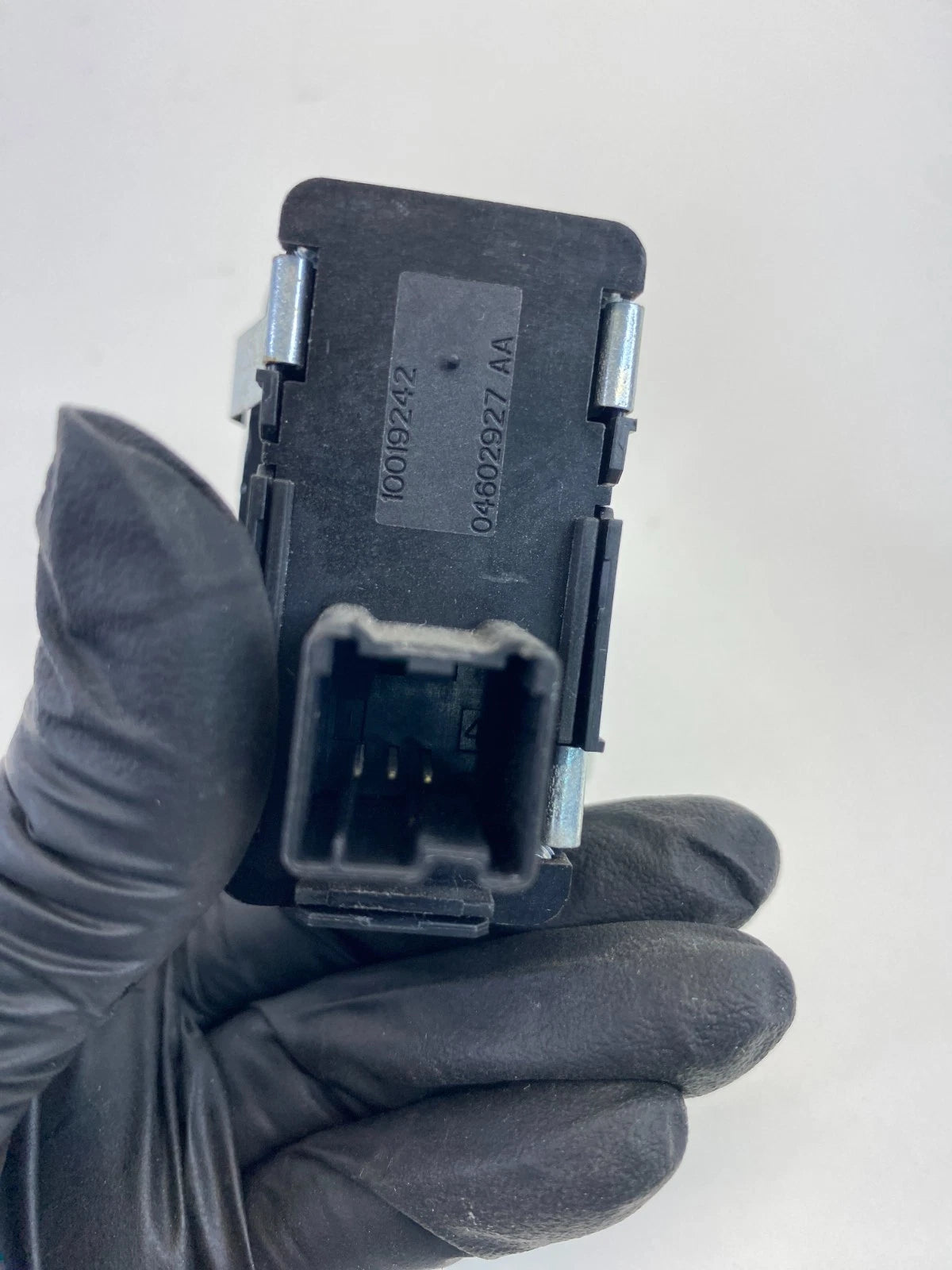 2010 2011 TOWN & COUNTRY GRAND CARAVAN REAR LEFT DOOR WINDOW SWITCH 04602927AA