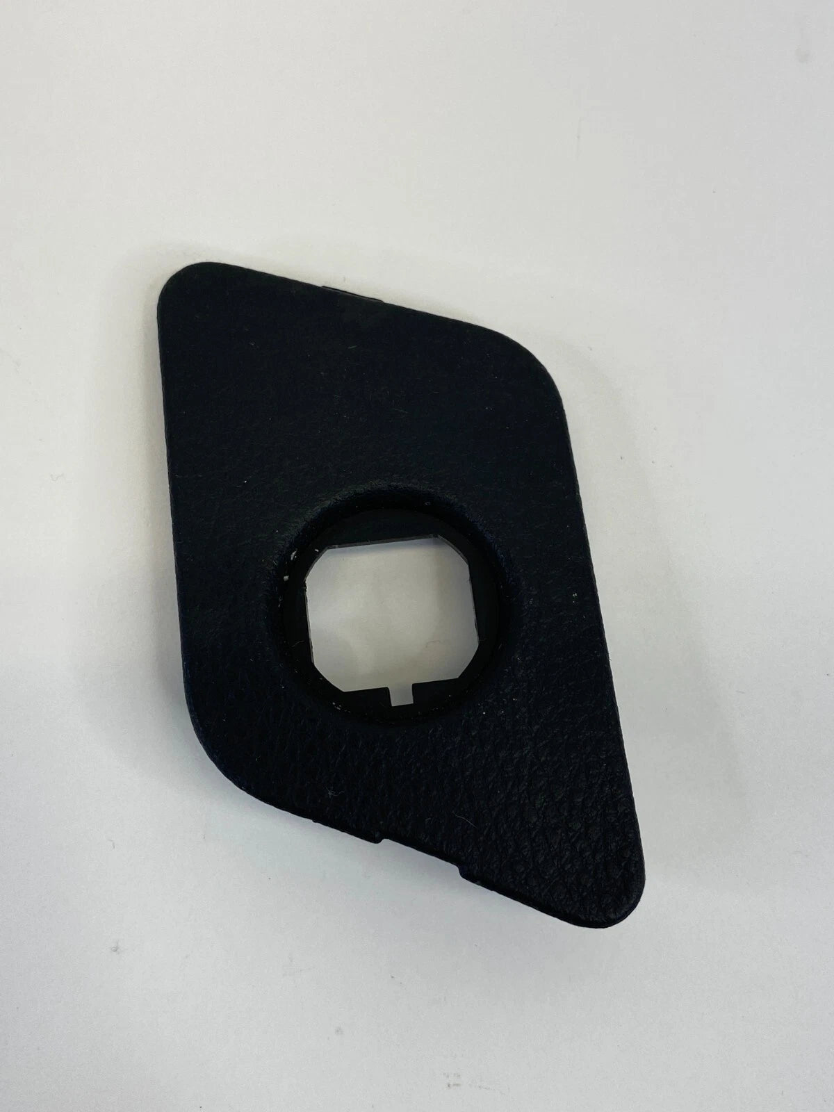 2003-2007 NISSAN MURANO RIGHT SIDE DASH AMBIENT LIGHT SENSOR SWITCH COVER BEZEL