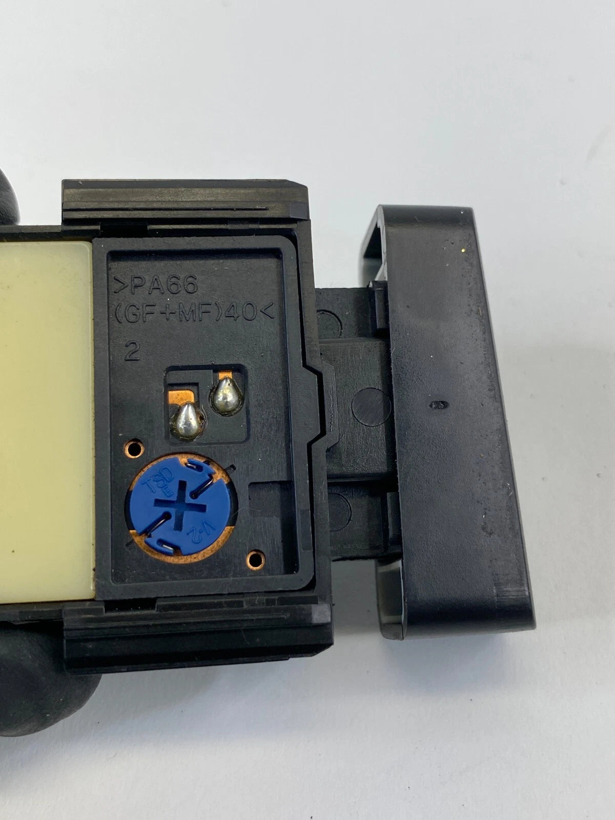 2003-2008 TOYOTA COROLLA REAR WINDSHIELD DEFROST SWITCH R15A410 OEM