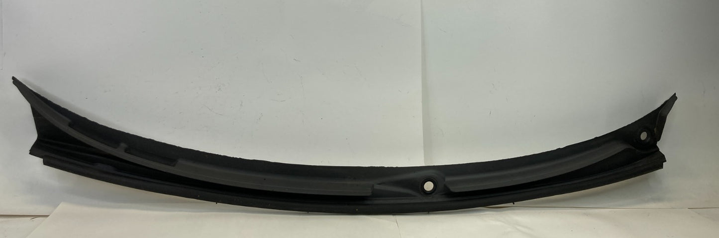 1999 2000 BMW 323i Front Lower Windshield Cowl Panel Cover Top Trim 8-208-483