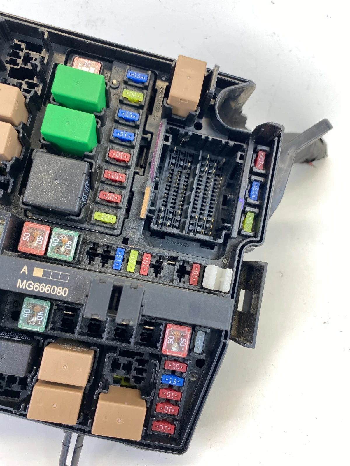 2013-2016 KIA OPTIMA 2.4L FWD ENGINE COMPARTMENT JUNCTION FUSE RELAY BOX ASSY