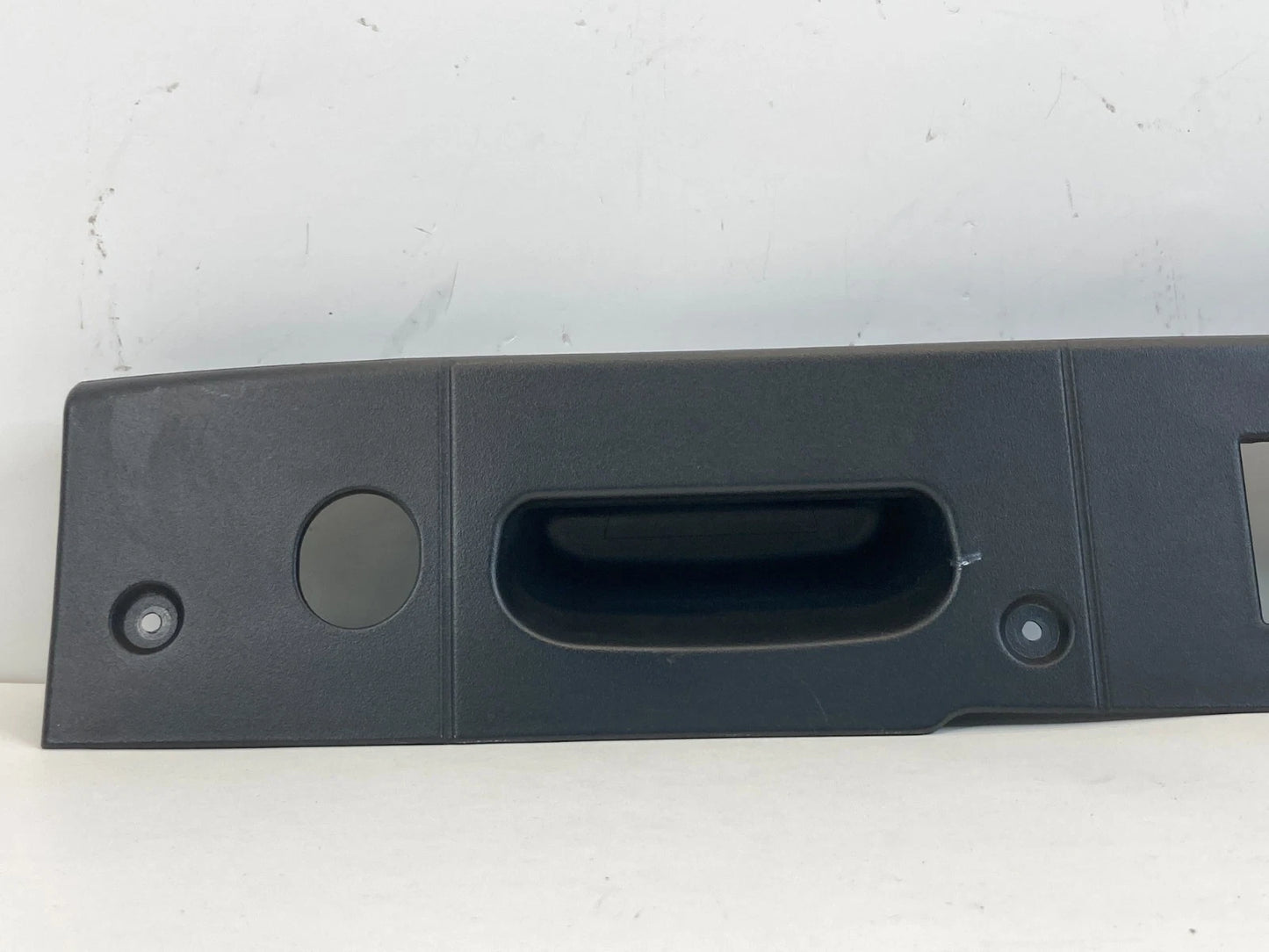 06 MERCEDES-BENZ CLS500 REAR TRUNK HATCH HANDLE MOLDING COVER 219-750-01-93 OEM