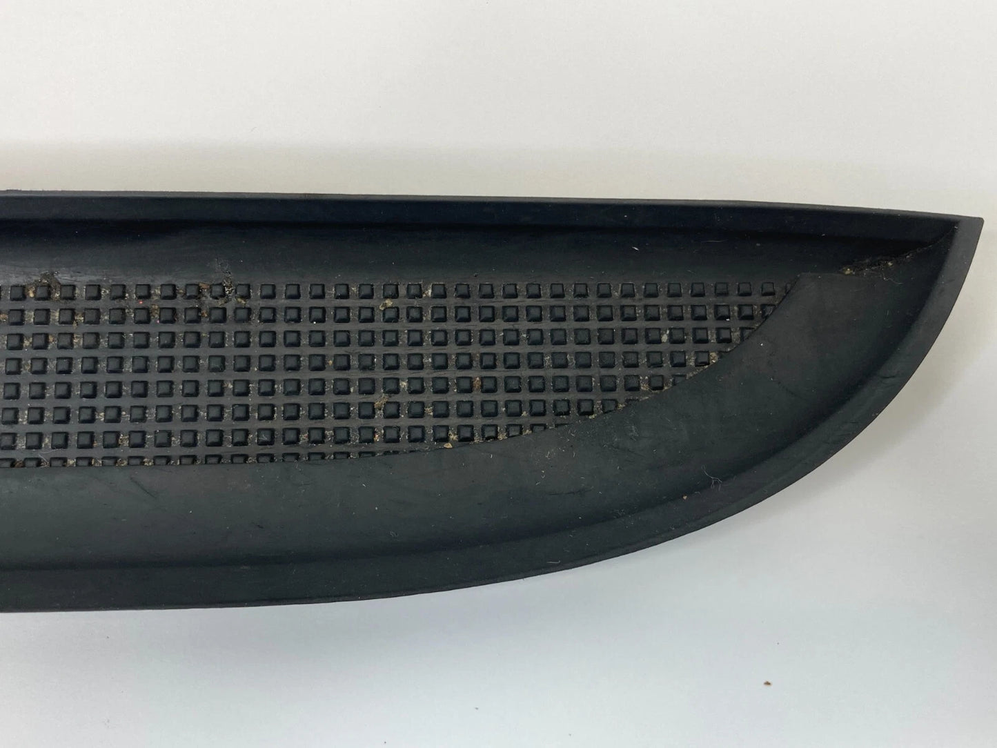 2006-2009 RANGE ROVER SPORT FRONT CENTER CONSOLE LEFT SIDE INCERT RUBBER MAT